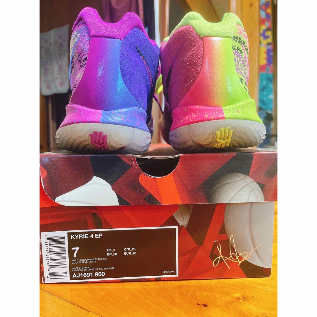 NIKE(ナイキ)の【25cm】Nike Kyrie 4 EP Confetti メンズの靴/シューズ(スニーカー)の商品写真