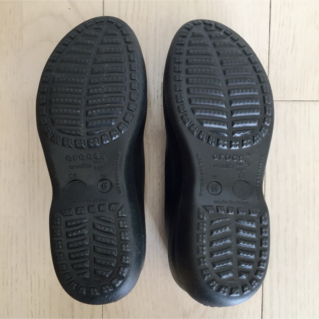 crocs(クロックス)のcrocs クロックス シューズ W5 ブラック レディースの靴/シューズ(バレエシューズ)の商品写真