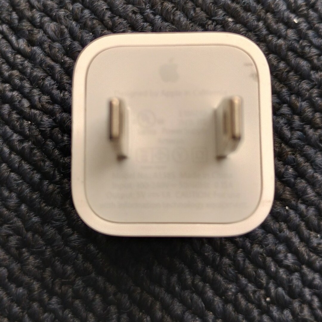 Apple(アップル)のアップル  純正 充電器 スマホ/家電/カメラのスマートフォン/携帯電話(バッテリー/充電器)の商品写真