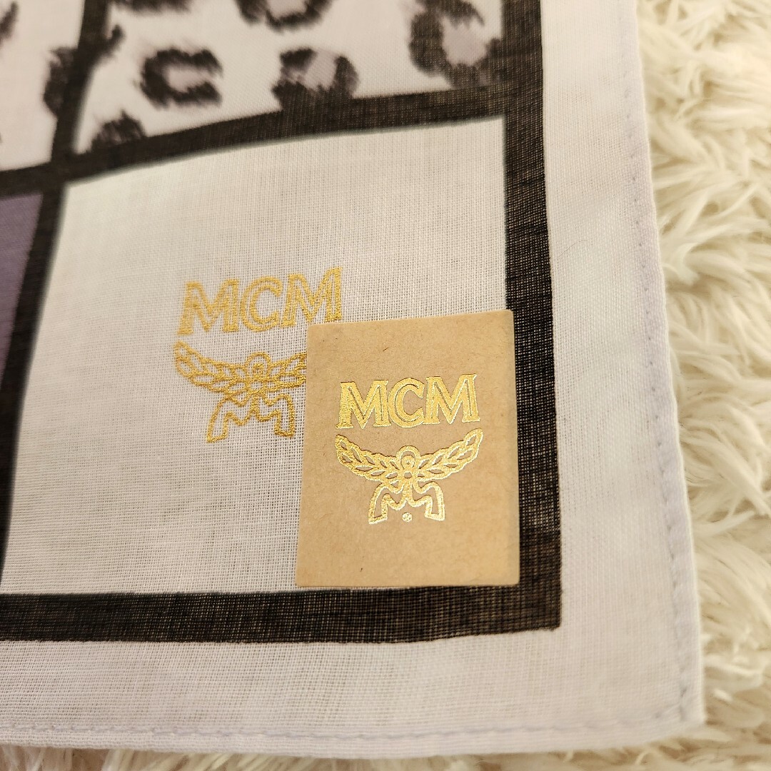 MCM(エムシーエム)の新品☆MCM エムシーエム コットン レオパード 豹柄 ハンカチーフ 日本製 レディースのファッション小物(ハンカチ)の商品写真