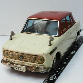 バンダイ(BANDAI)の萬代屋【ダットサン ブルーバード1200 DELUXE赤白】フリクション ブリキ(ミニカー)