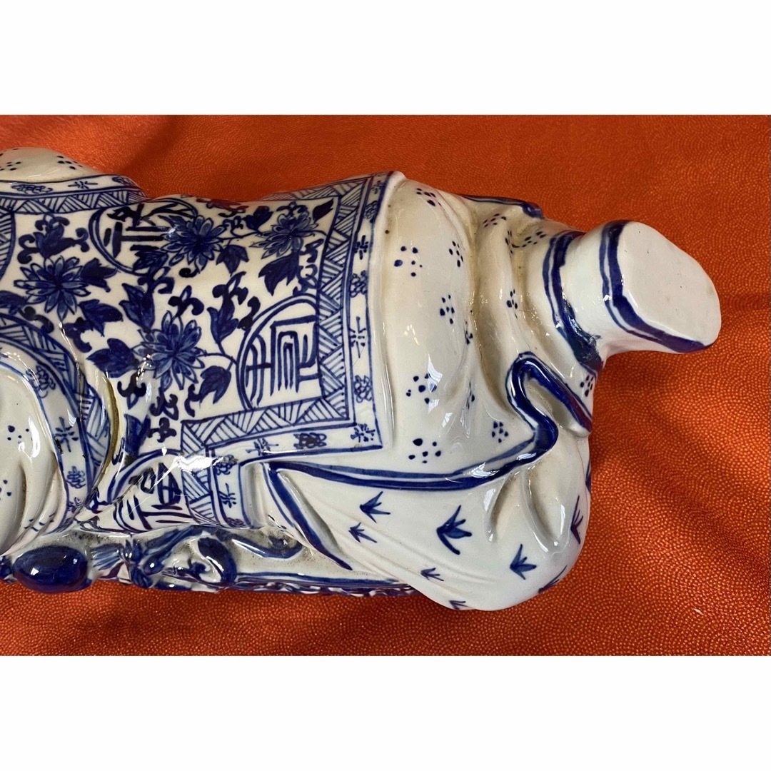 インテリア/住まい/日用品高級陶器　珍しいデザイン　童子枕になります。