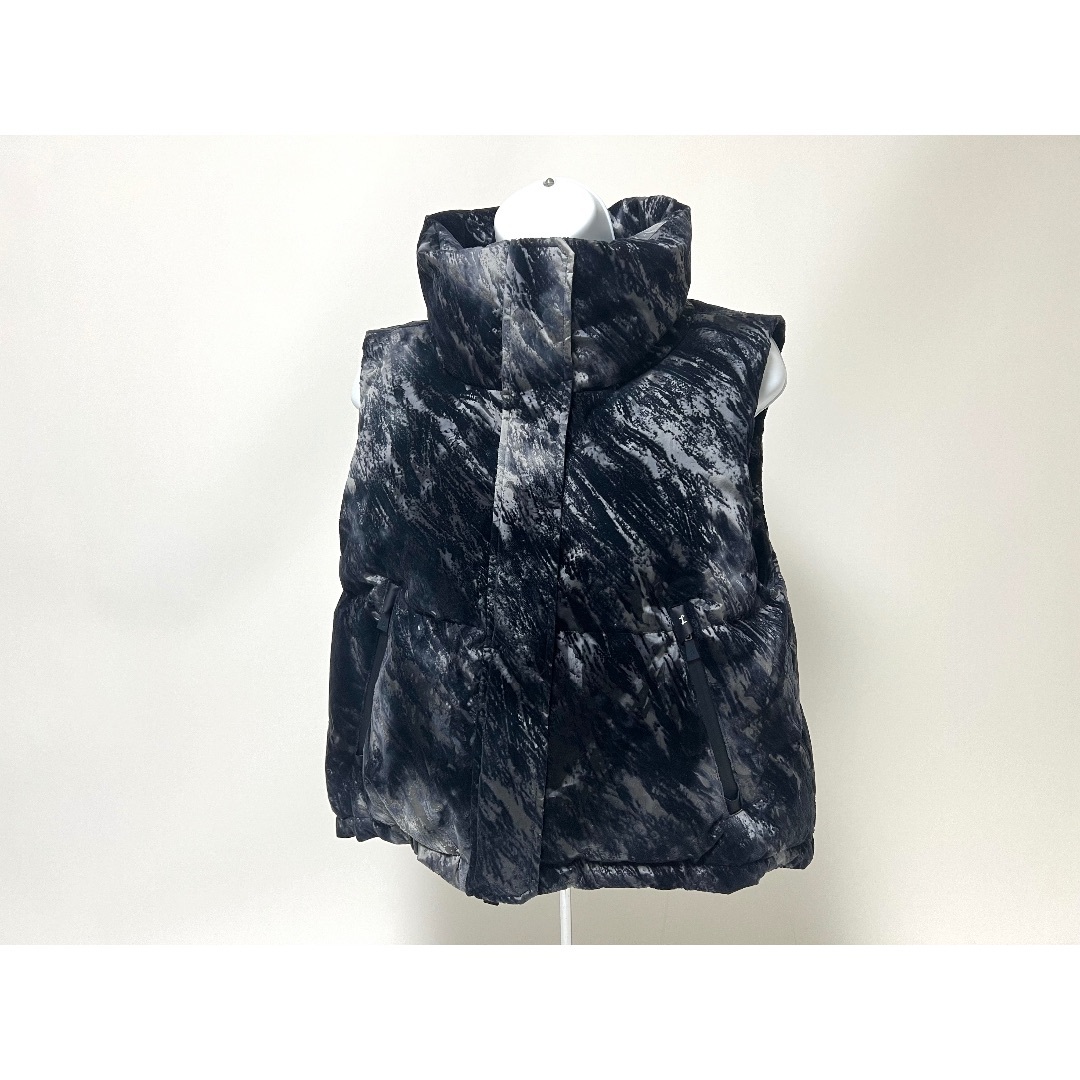 HERNO - HERNO ヘルノ レディース ダウンベスト LAMINAR SNOW STORM ブラック グレー ホワイト ネイビー サイズ：40 PI00330DL 12806 9394 美品