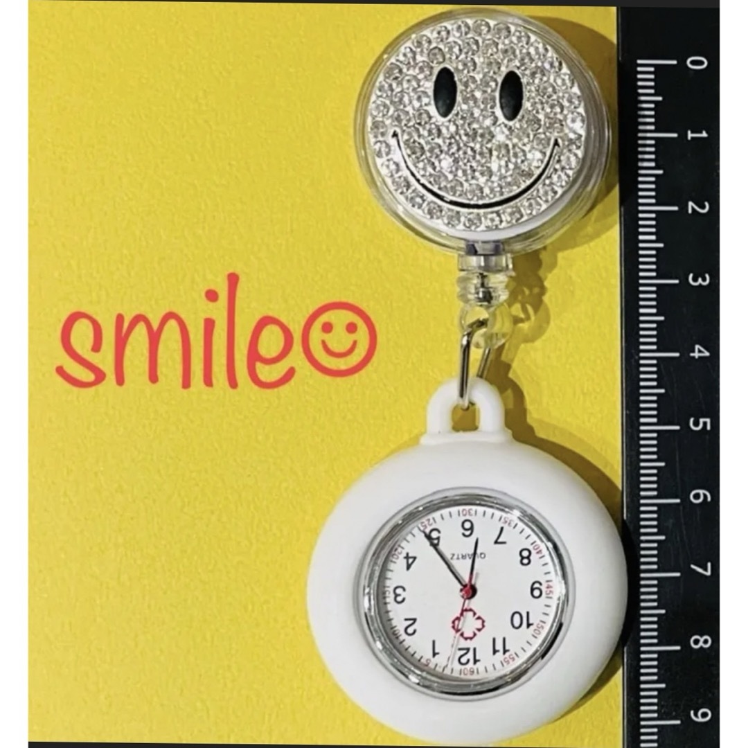 キラキラ　スマイル　ナースウォッチ　懐中時計　リール式　クリップ時計　ニコちゃん レディースのファッション小物(腕時計)の商品写真