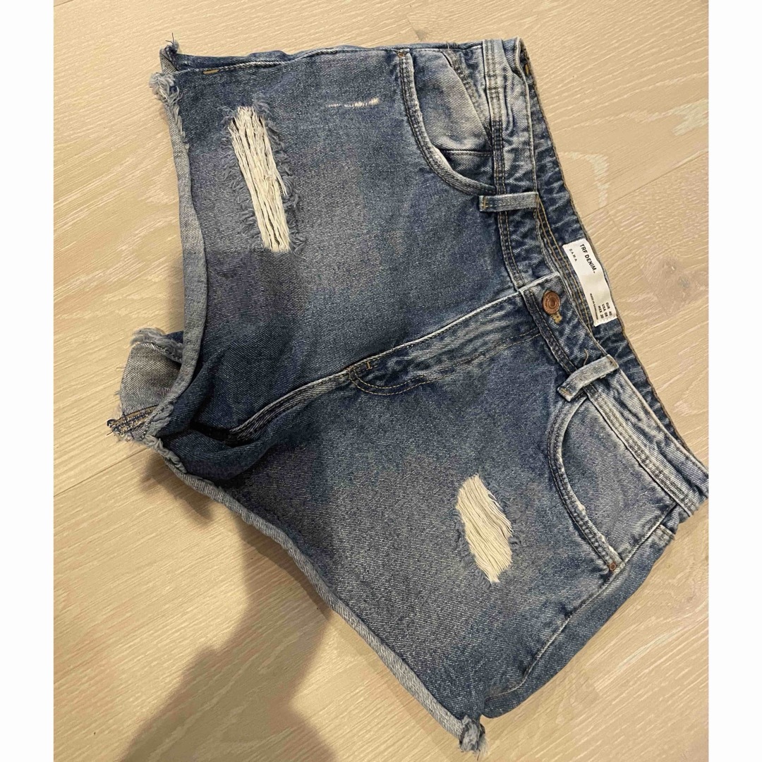 ZARA(ザラ)の定価5990円　二回着用　ZARA ダメージデニムショートパンツ　40 レディースのパンツ(ショートパンツ)の商品写真