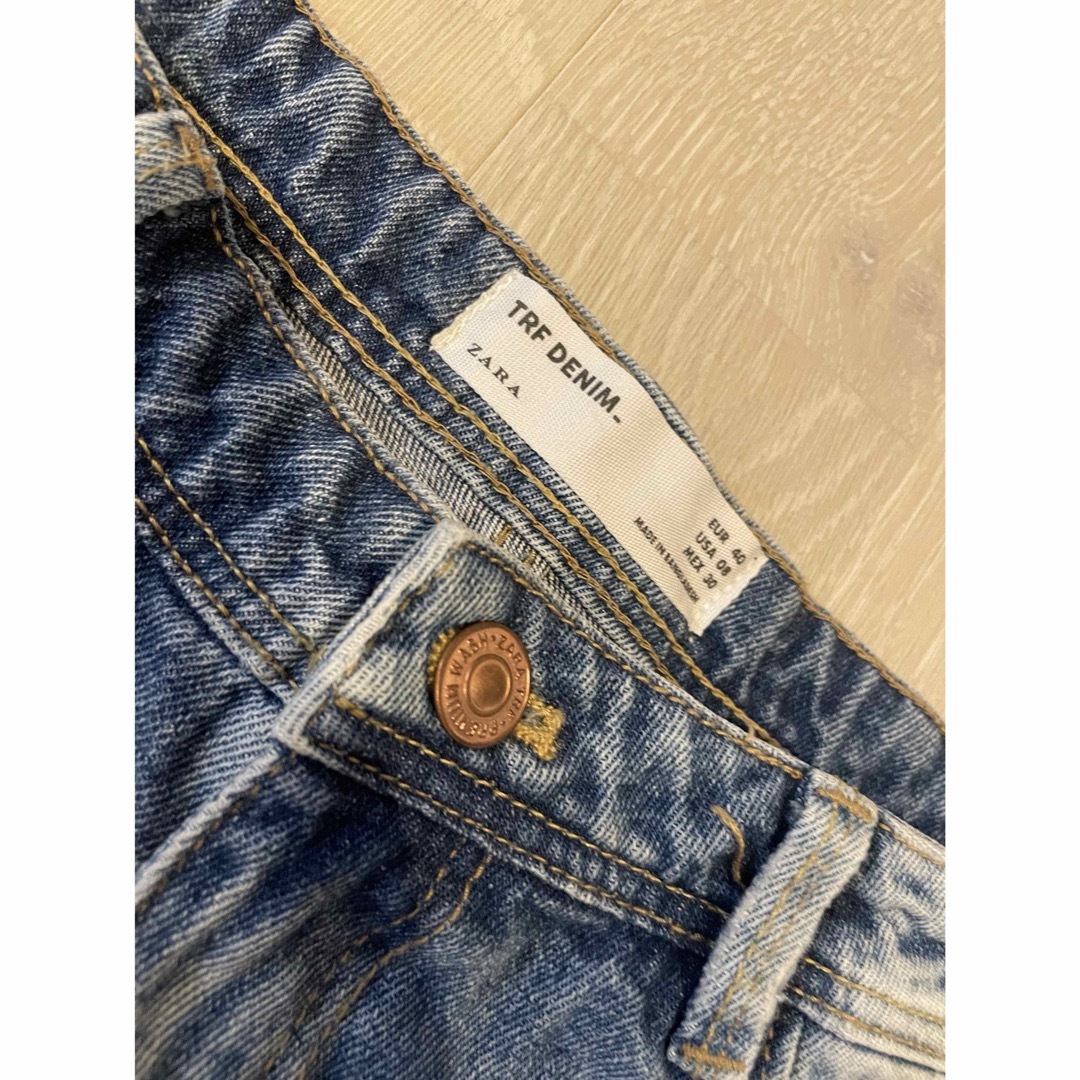 ZARA(ザラ)の定価5990円　二回着用　ZARA ダメージデニムショートパンツ　40 レディースのパンツ(ショートパンツ)の商品写真