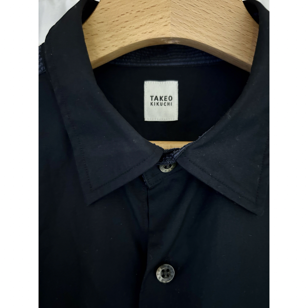 TAKEO KIKUCHI(タケオキクチ)のタケオキクチ カモフラージュ シアサッカー 異素材 ドッキングシャツ ネイビー メンズのトップス(シャツ)の商品写真