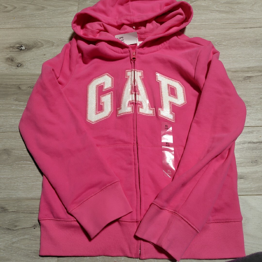 GAP Kids(ギャップキッズ)のGAP　パーカー　ピンク　新品　150 キッズ/ベビー/マタニティのキッズ服女の子用(90cm~)(ジャケット/上着)の商品写真