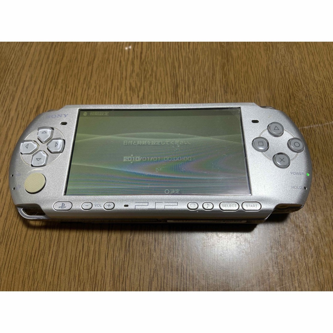 SONY(ソニー)のPSP3000 メモリーカードなし エンタメ/ホビーのゲームソフト/ゲーム機本体(携帯用ゲーム機本体)の商品写真