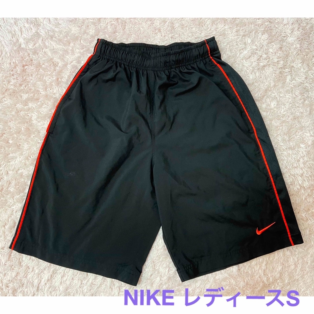 NIKE(ナイキ)のNIKEドライフィット　ハーフパンツ　レディースS スポーツ/アウトドアのランニング(ウェア)の商品写真