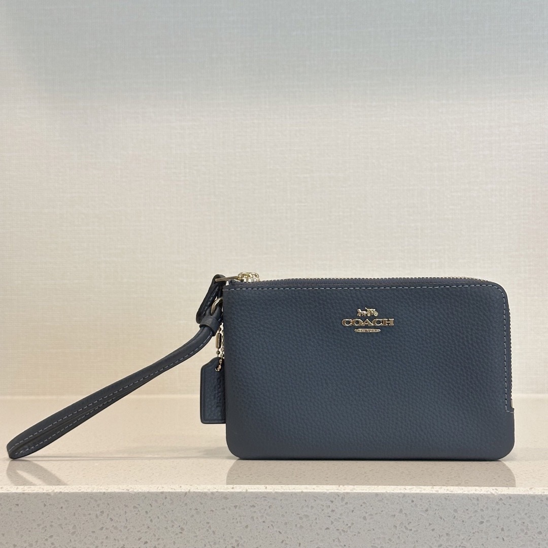 COACH(コーチ)のcoach コーチ レザー ストラップ付きポーチ レディースのファッション小物(ポーチ)の商品写真