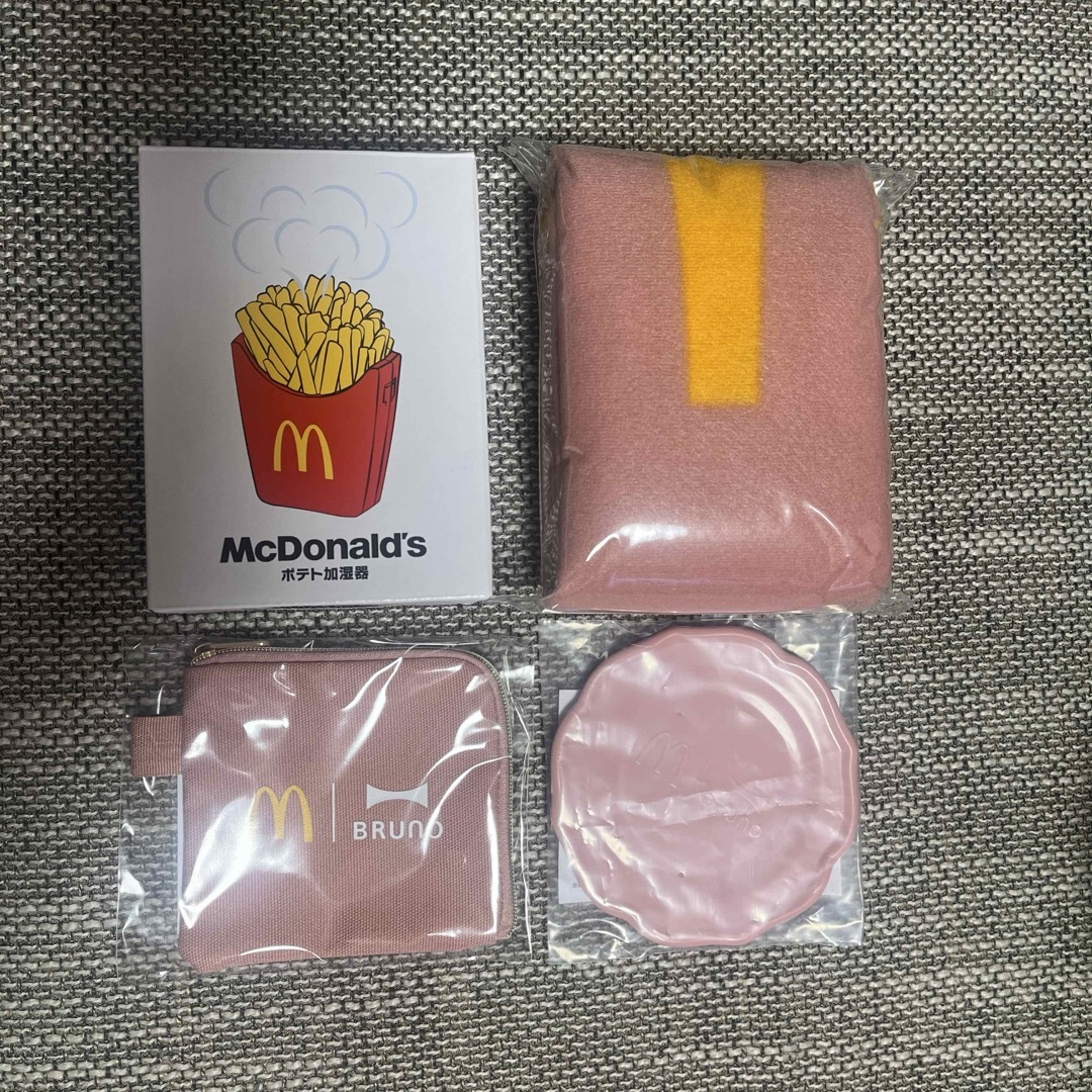 マクドナルド(マクドナルド)の2024マクドナルド福袋グッズのみ　ピンク エンタメ/ホビーのコレクション(ノベルティグッズ)の商品写真