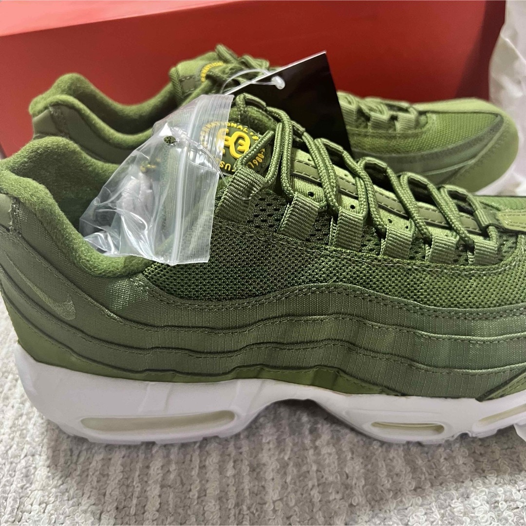 STUSSY(ステューシー)の値下げ　新品　Stussy x NIKE Air Max 95 Olive メンズの靴/シューズ(スニーカー)の商品写真