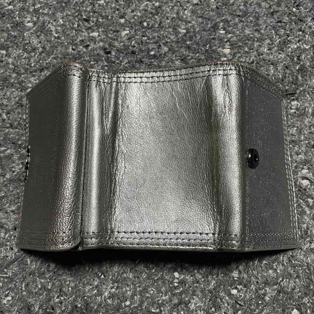 DIESEL(ディーゼル)のDIESEL 財布　三つ折り　シルバー レディースのファッション小物(財布)の商品写真