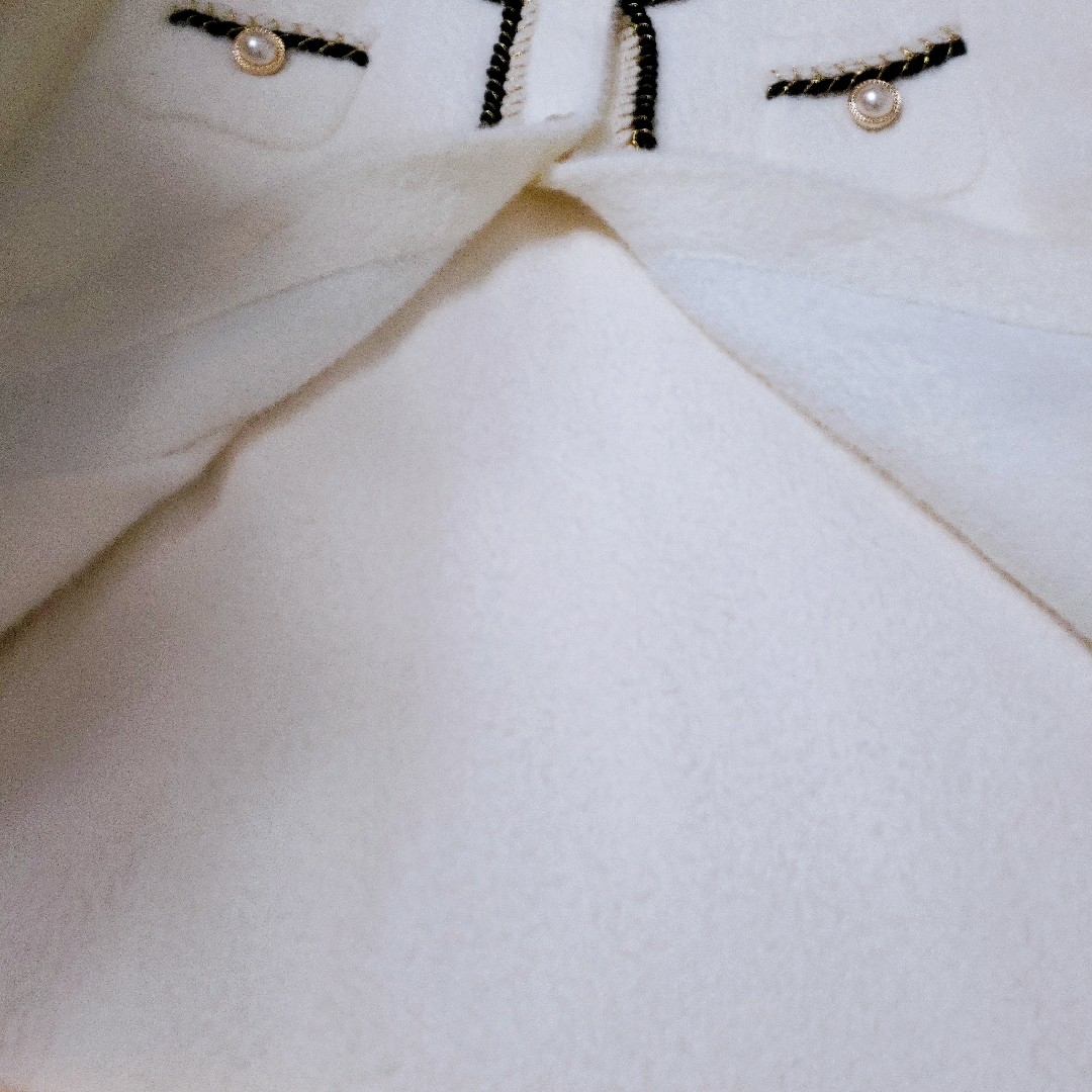 dholic(ディーホリック)のニット パール ジャケット ノーカラー シャギー 白 インポート 韓国風 レディースのジャケット/アウター(ノーカラージャケット)の商品写真