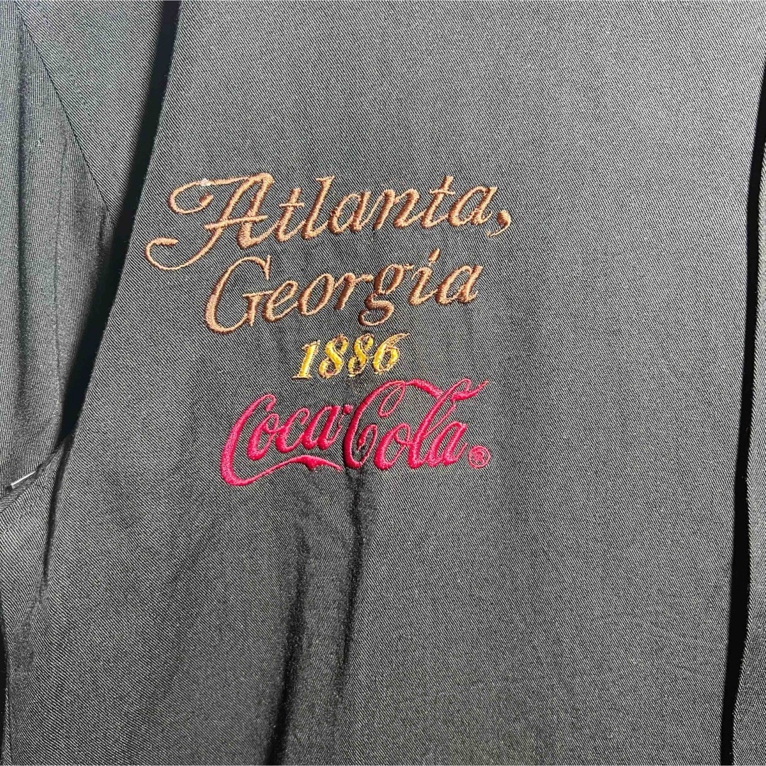 コカ・コーラ(コカコーラ)の‘コカ・コーラ’ オフィシャル 長袖シャツ メンズのトップス(シャツ)の商品写真