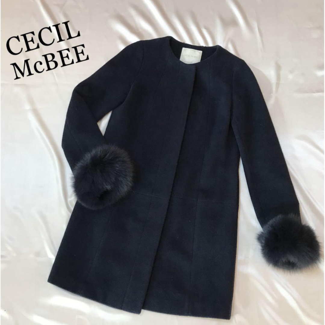 CECIL McBEE(セシルマクビー)の袖ファー付きノーカラーコート ネイビーM CECIL McBEE セシルマクビー レディースのジャケット/アウター(ノーカラージャケット)の商品写真