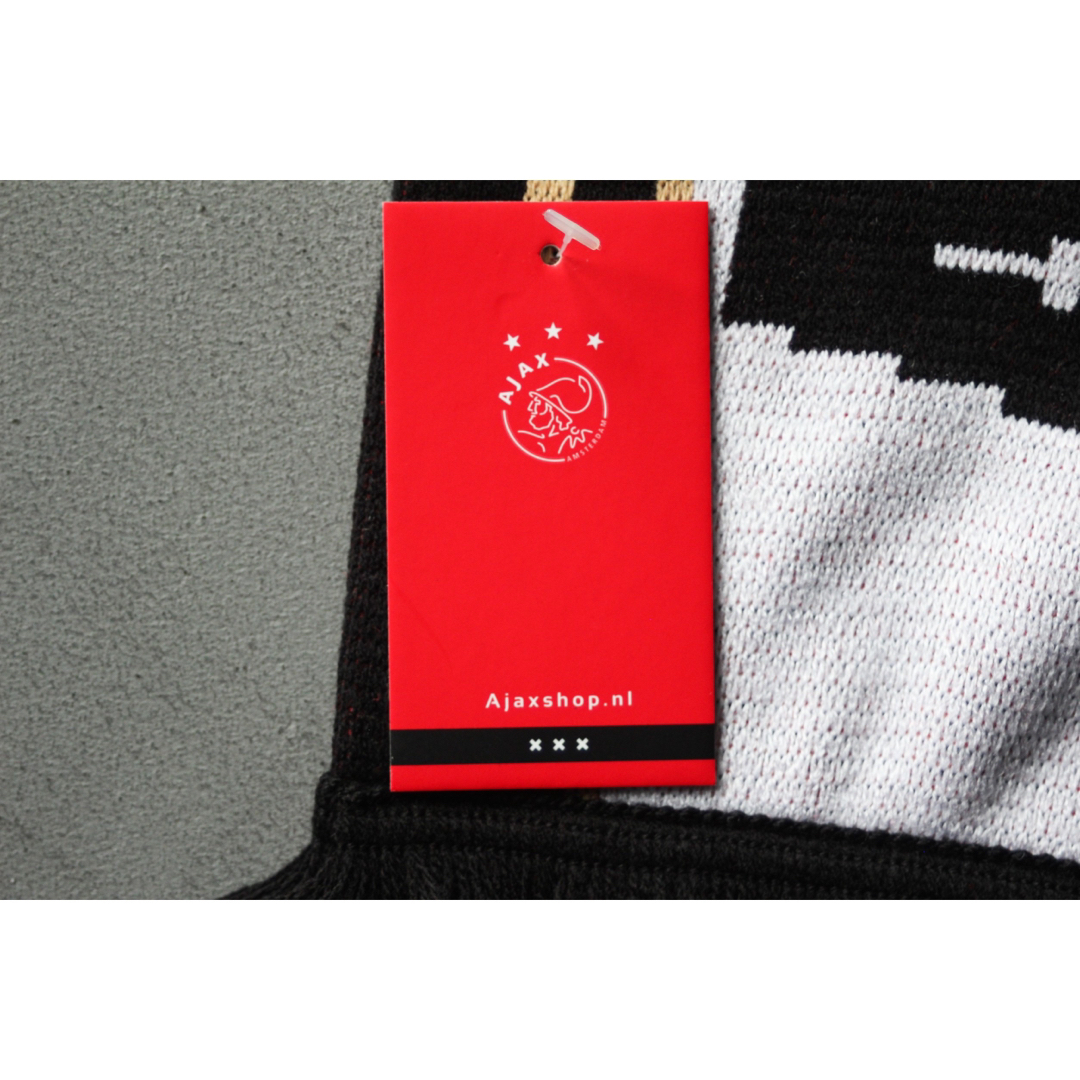 アヤックス サッカーマフラー Ajax ユーロ 現地購入 欧州製 メンズのファッション小物(マフラー)の商品写真