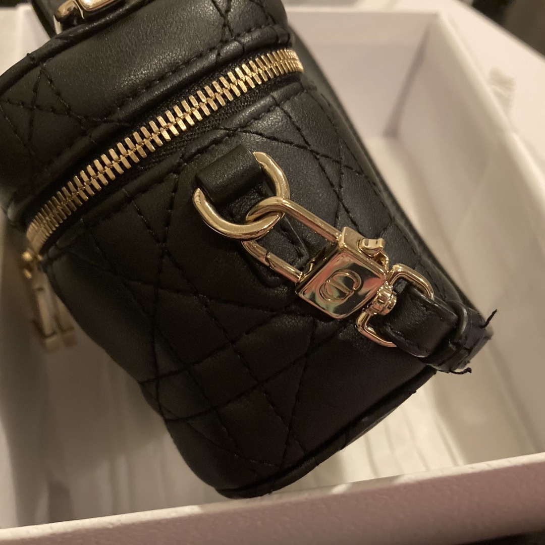 Christian Dior(クリスチャンディオール)のChristian Dior マイクロバニティ ブラック lady dior レディースのバッグ(ショルダーバッグ)の商品写真