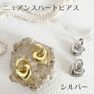 【送料無料】ニュアンスハートフープピアス ♡ シルバー 両耳ピアス プレゼント(ピアス)