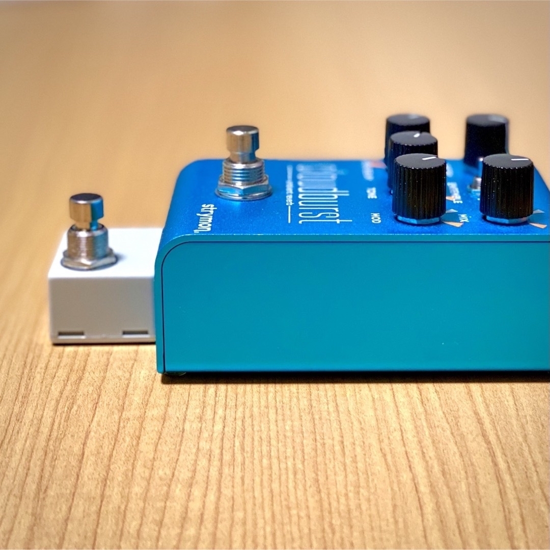 Strymon ストライモン用フェイバリットスイッチ[小型タイプ・白] 楽器のギター(エフェクター)の商品写真