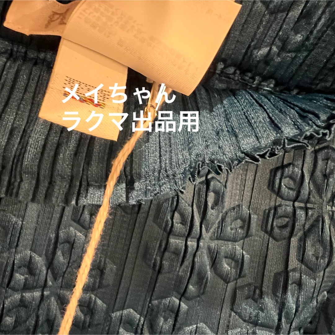 PLEATS PLEASE ISSEY MIYAKE(プリーツプリーズイッセイミヤケ)の【新品未使用】プリーツプリーズ 雪の結晶 エンボス加工 スカート JG533 レディースのスカート(ロングスカート)の商品写真