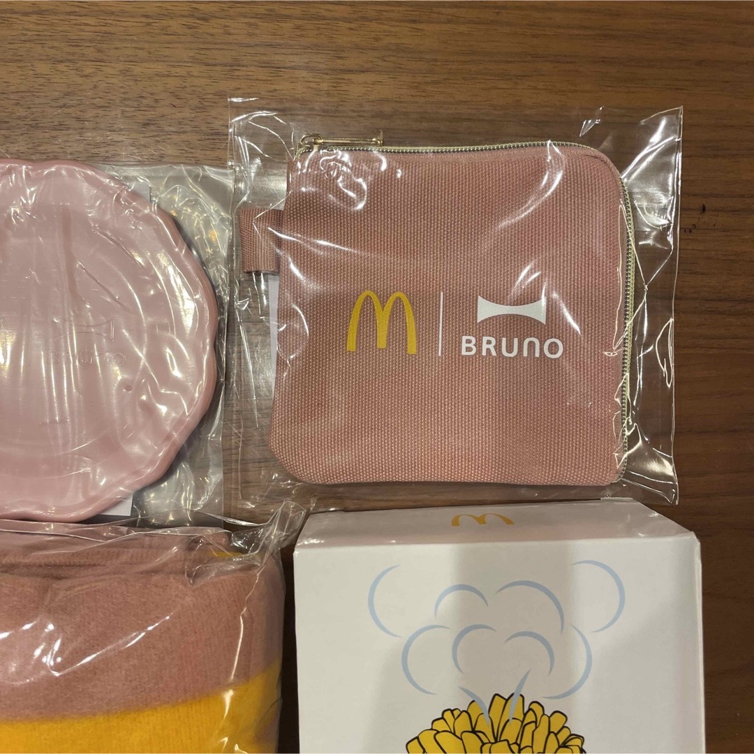 BRUNO(ブルーノ)のマクドナルド 福袋 2024 BRUNO 新品 未使用 マック マクド ピンク エンタメ/ホビーのコレクション(ノベルティグッズ)の商品写真