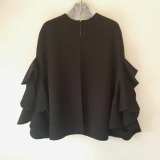 VALENTINO - VALENTINO コレクション ケープコート 希少の通販｜ラクマ