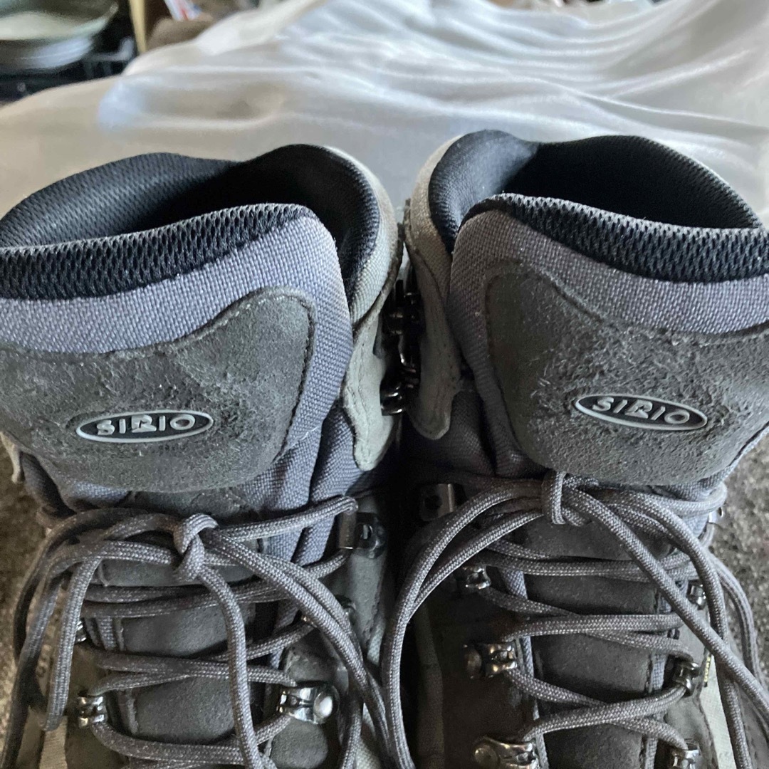 SIRIO(シリオ)のSIRIO 登山靴　シューズ　26センチ　トレッキングシューズ スポーツ/アウトドアのアウトドア(登山用品)の商品写真