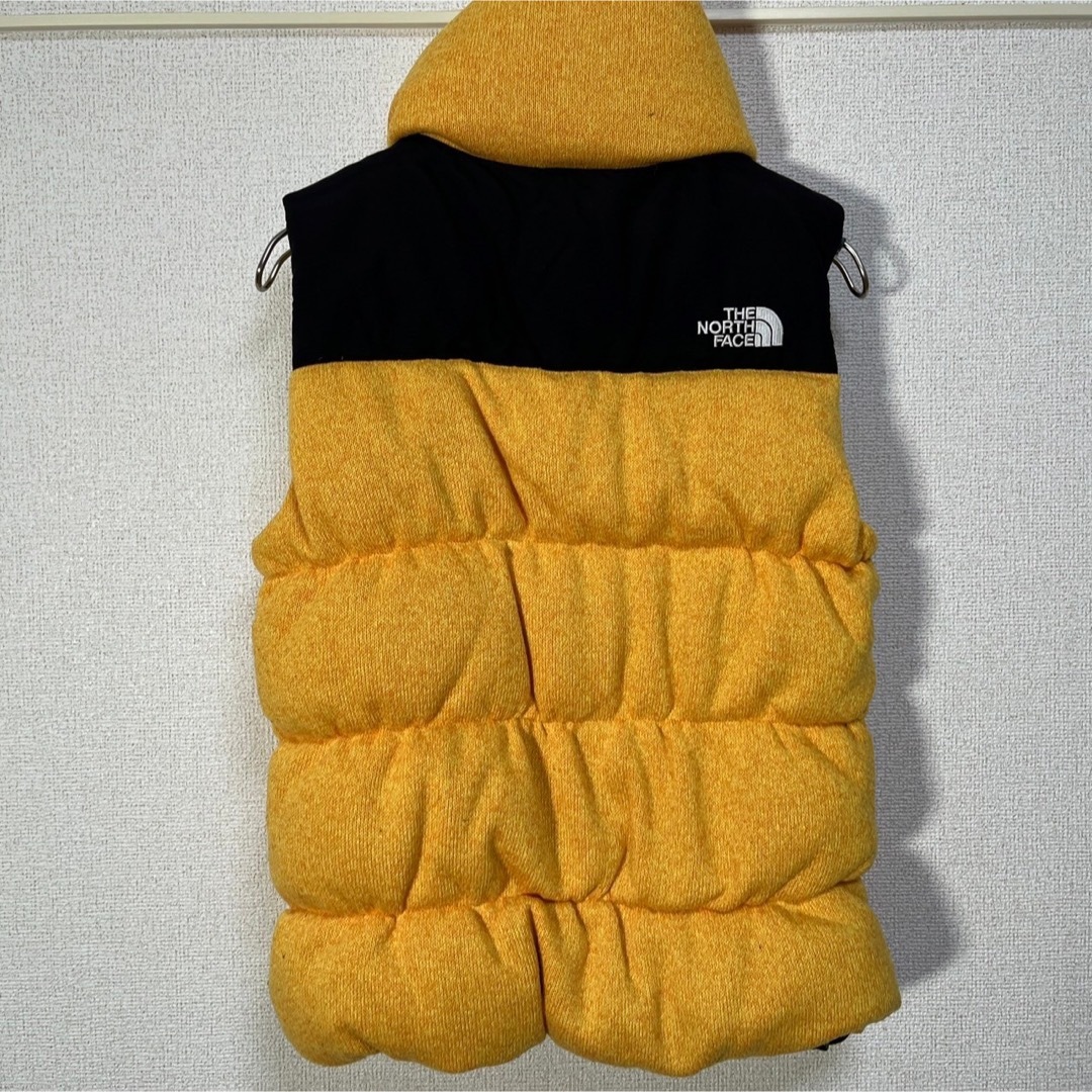 THE NORTH FACE(ザノースフェイス)の【ノースフェイス】ブルームダウンベスト グース刺繍　黒黄色ワンポイントヌプシK2 レディースのジャケット/アウター(ダウンベスト)の商品写真