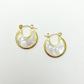 【匿名配送】ピアス レディース ゴールド ホワイト プレート シェル 大きめ(ピアス)