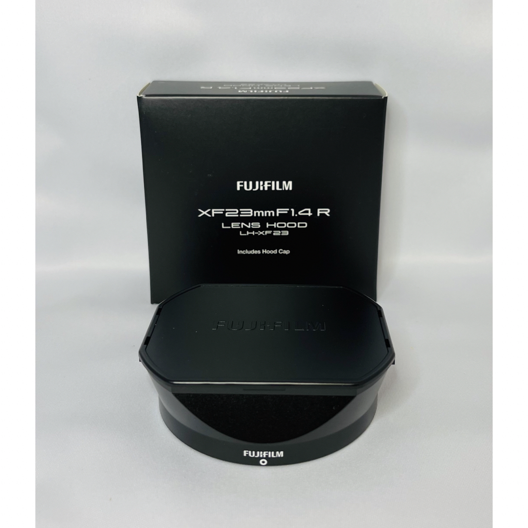富士フイルム(フジフイルム)のほぼ新品！ Fujifilm LH-XF23 レンズフード ブラック スマホ/家電/カメラのカメラ(その他)の商品写真