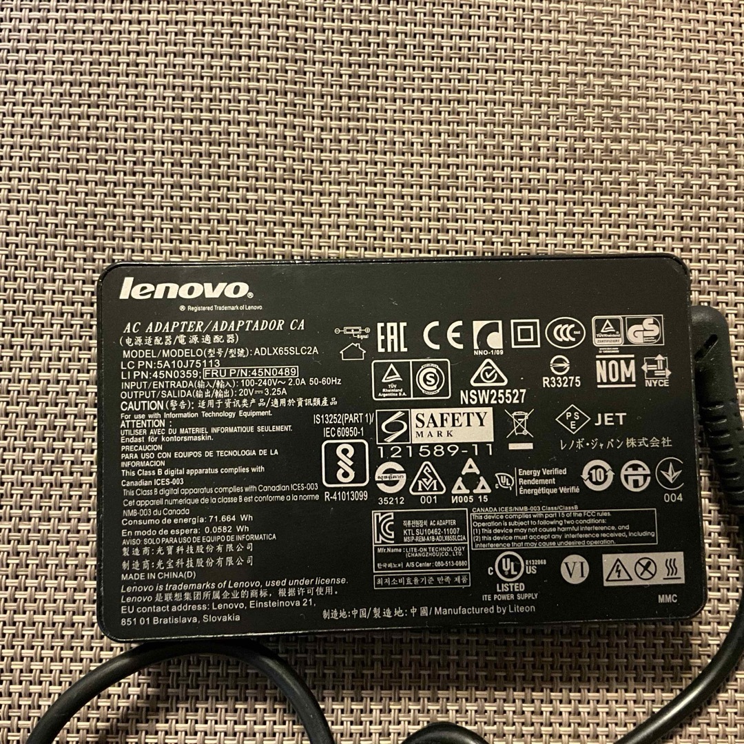 Lenovo(レノボ)の⭐️【中古】Lenovo ACアダプタADLX65SLC2A 20V/3.25A スマホ/家電/カメラのPC/タブレット(PCパーツ)の商品写真