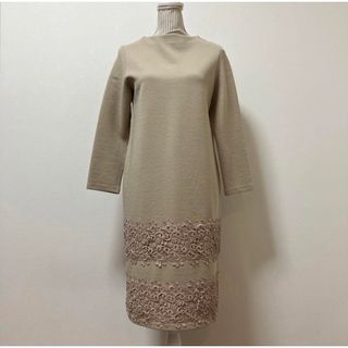 ドゥクラッセ(DoCLASSE)のドゥクラッセ　大人　ベージュ　レース　上品　素敵　冬　花(ひざ丈ワンピース)