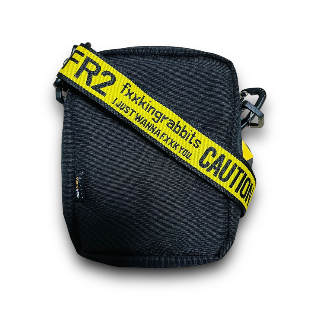 #FR2(エフアールツー)のFR2 ショルダーバッグ  XLARGE ブラック　黒 メンズのバッグ(ショルダーバッグ)の商品写真