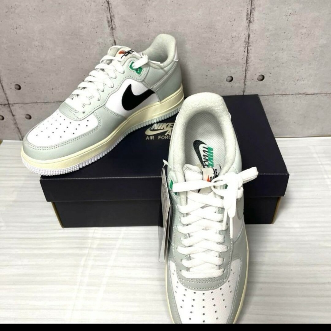 NIKE(ナイキ)の新品　30 NIKE AIR FORCE 1 07 LV8 エアフォース1 メンズの靴/シューズ(スニーカー)の商品写真