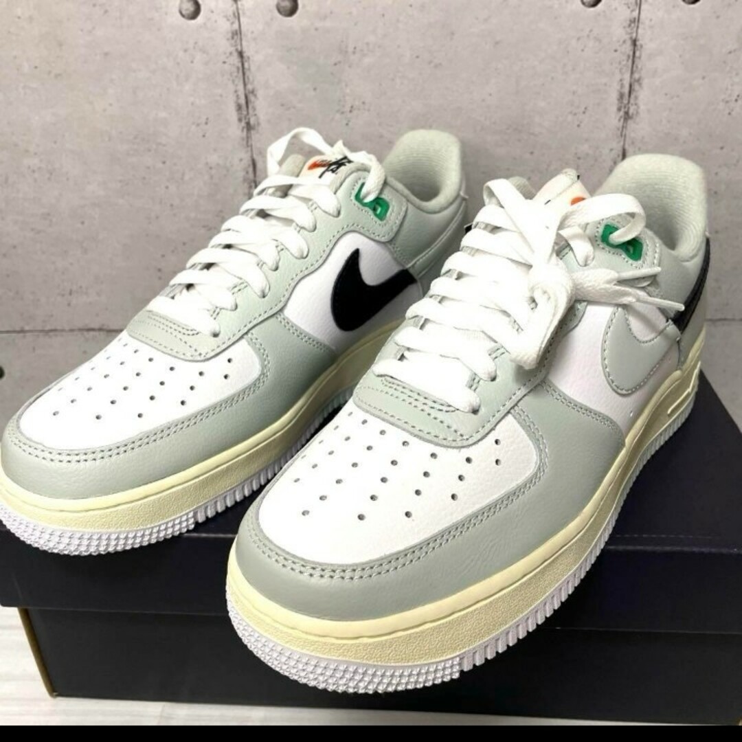 NIKE(ナイキ)の新品　24 NIKE AIR FORCE 1 07 LV8 エアフォース1 メンズの靴/シューズ(スニーカー)の商品写真