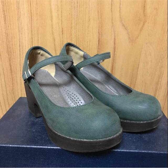 パンプス グリーン レディースの靴/シューズ(ハイヒール/パンプス)の商品写真