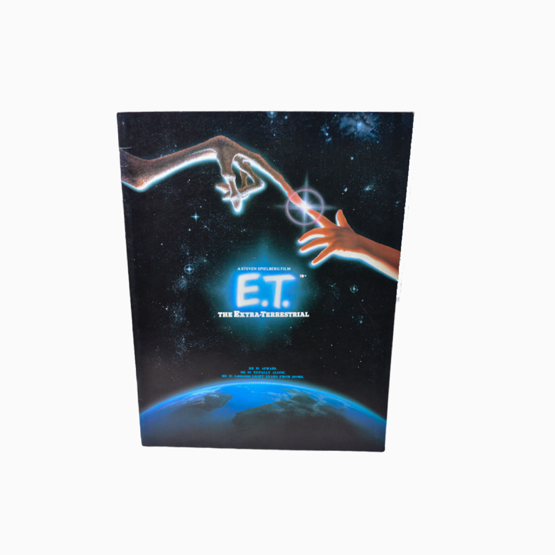 映画「E.T.」 パンフレットの通販 by TY's shop｜ラクマ