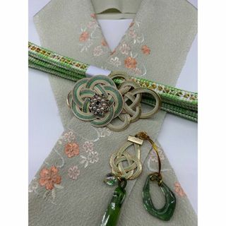 0914半襟&豪華帯留め・根付 帯締め 刺繡半襟 化繊・縮緬の通販 by