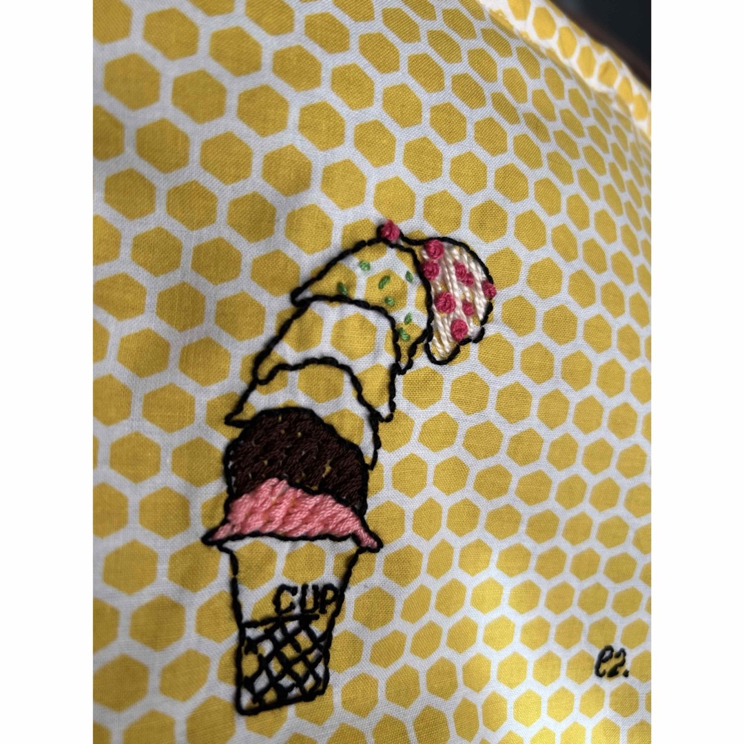 刺繍　巾着ポーチ　アイス ハンドメイドのファッション小物(ポーチ)の商品写真