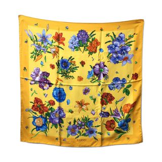 美品✨️GUCCI 　グッチ 　スカーフ 　フルーツ柄 シルク100% GUCCI/グッチ】 フルーツ/果物 スカーフ シルク100％ マルチ