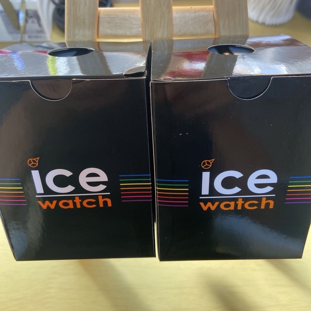 ice watch(アイスウォッチ)の【送料無料】 アイスウォッチ　ピンク色  ペアー２つセット レディースのファッション小物(腕時計)の商品写真