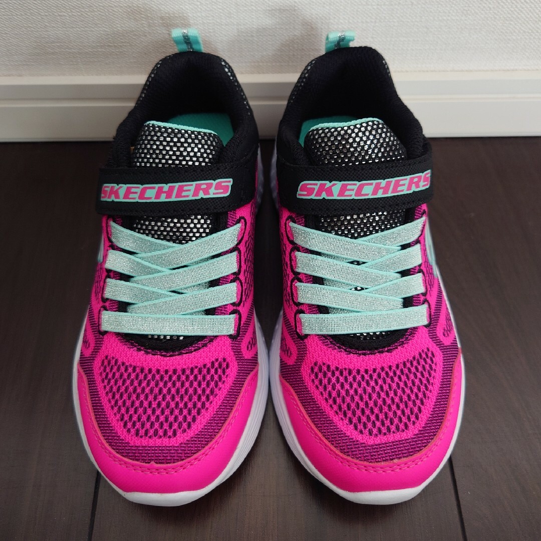 SKECHERS(スケッチャーズ)の【新品】SKECHERS スニーカー pink 18cm キッズ/ベビー/マタニティのキッズ靴/シューズ(15cm~)(スニーカー)の商品写真