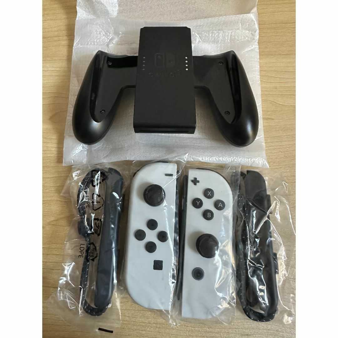 Joy-Con ホワイト/ストラップ(有機ELモデル)/グリップ ジョイコン Joy-Con ホワイト/ストラップ(有機ELモデル)/グリップ ジョイコン