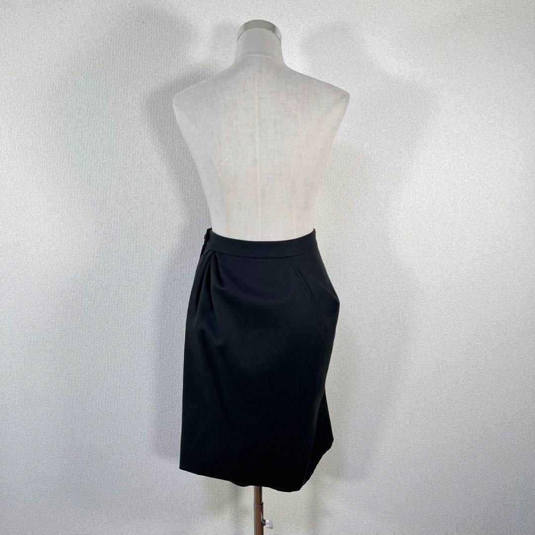 Vivienne Westwood(ヴィヴィアンウエストウッド)の【極美品】ヴィヴィアンウエストウッド　変形&縮絨ウール スカート　オーブ ボタン レディースのスカート(ひざ丈スカート)の商品写真