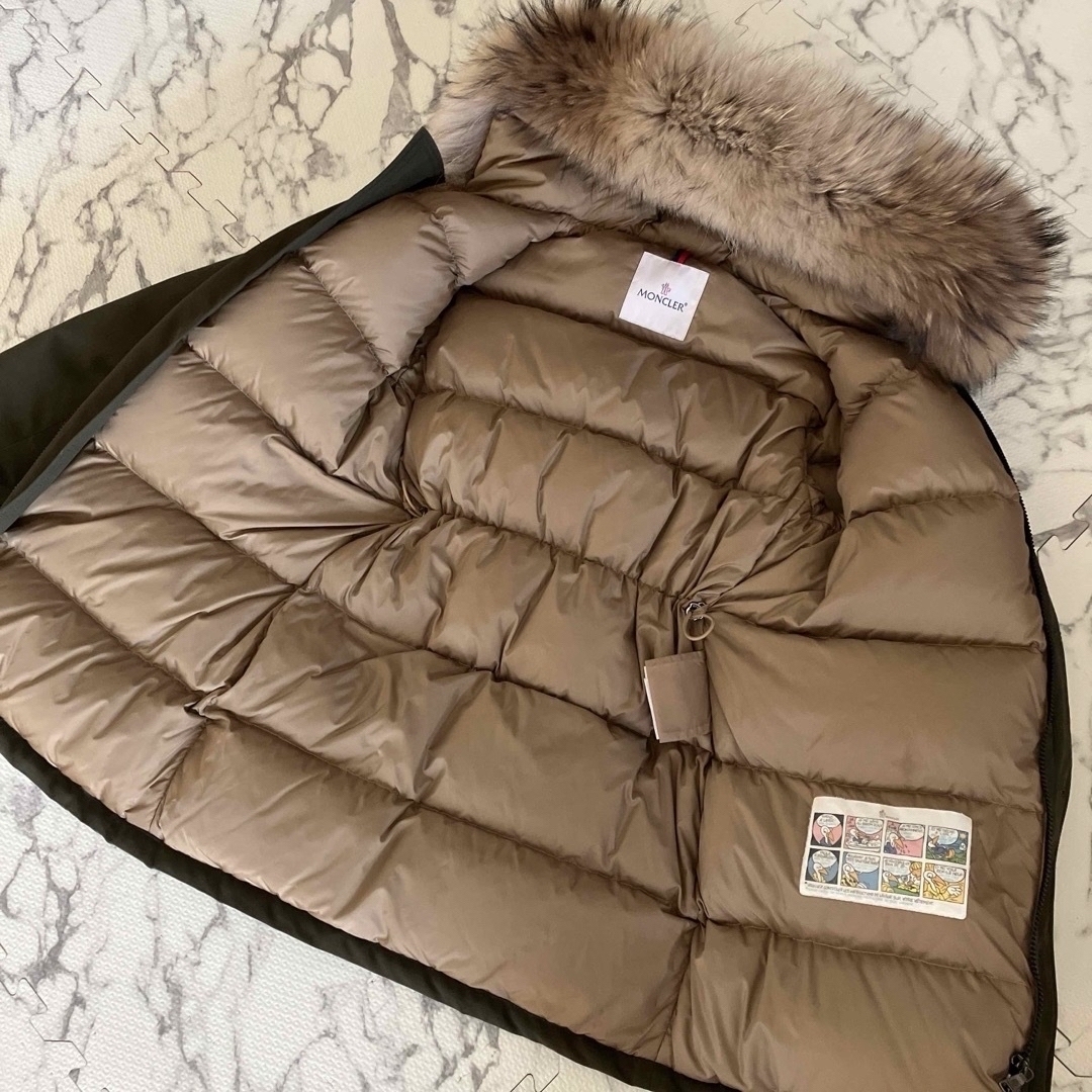 MONCLER(モンクレール)のモンクレール　ファー　12a 12y ダウンジャケット レディースのジャケット/アウター(ダウンジャケット)の商品写真