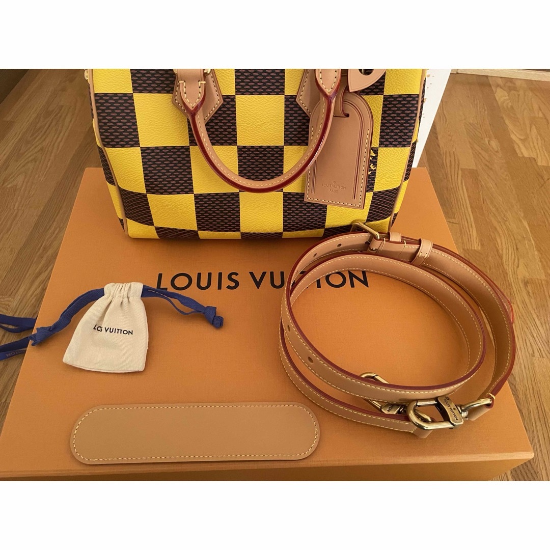 LOUIS VUITTON(ルイヴィトン)のLouis Vuittonスピーディ・バンドリエール 25 ダミエポップ　YEL メンズのバッグ(ショルダーバッグ)の商品写真