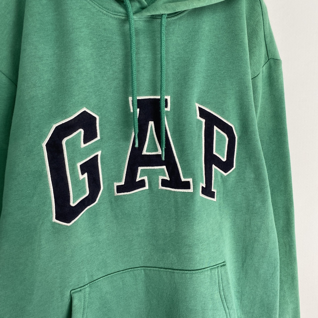 GAP(ギャップ)の【GAP　パーカー　ワッペン　シンプル　緑　古着】 メンズのトップス(パーカー)の商品写真