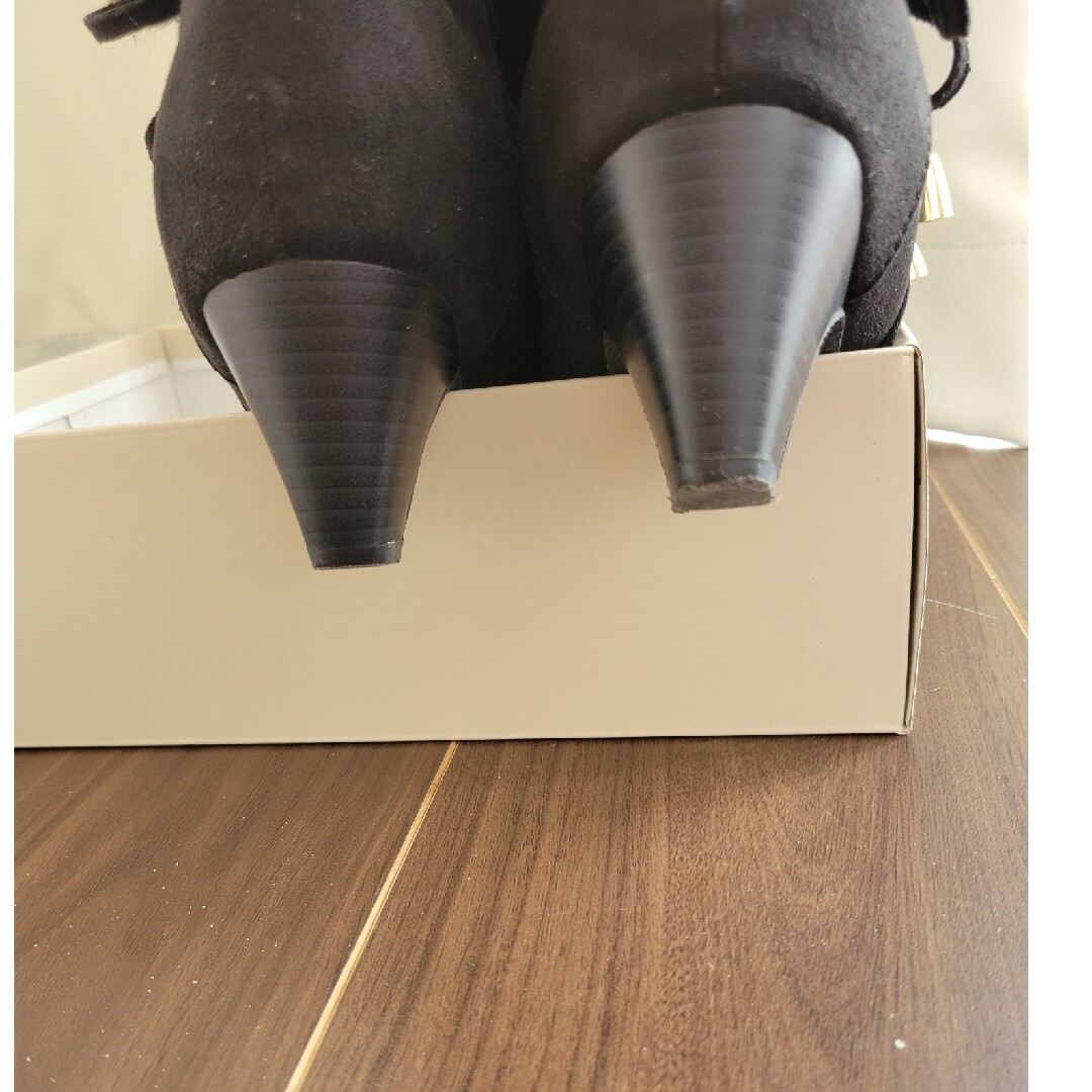 スエード　ハーフブーツ　美品 レディースの靴/シューズ(ブーツ)の商品写真